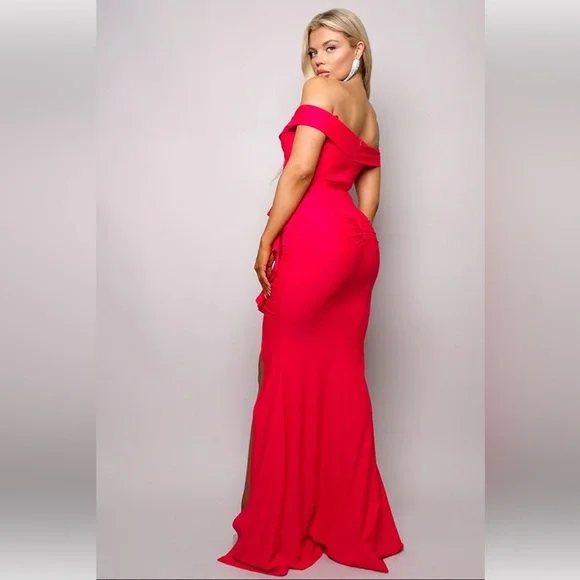 ⭕️ SOLD OUT ⭕️ NEW "Star of the Show" Red Side Slit Maxi Dress - Picture 5 of 7